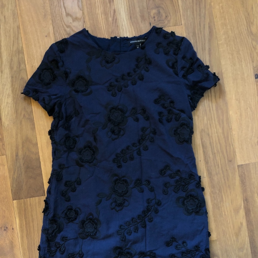 Banana Republic embroidered shift dress